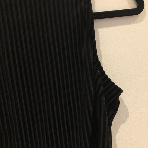 Black Velvet Crop Top - Picture 3 of 6